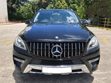 Carica l&#39;immagine nel visualizzatore di Gallery, Mercedes ML W166 Panamericana Grille Chrome and Black 2012 - 2015