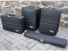 Carica l&#39;immagine nel visualizzatore di Gallery, R172 SLK Roadster bag luggage set